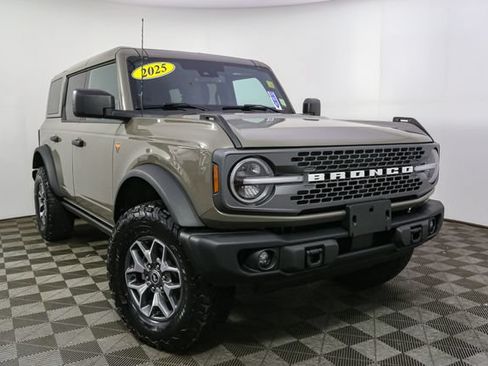 Used 2025 Ford Bronco Badlands AWD/4WD image 3