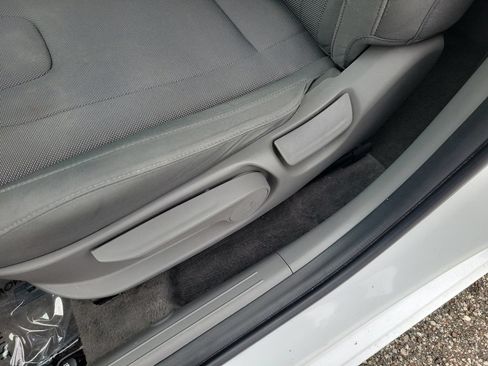 Used 2024 Hyundai Elantra SE FWD image 15