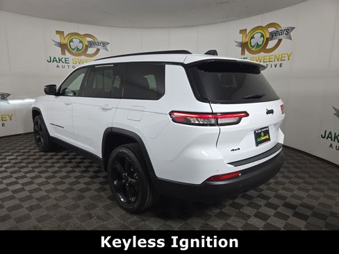 Used 2023 Jeep Grand Cherokee L Laredo image 6