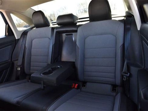 Used 2025 Volkswagen Jetta SE w/ Sunroof Package image 23