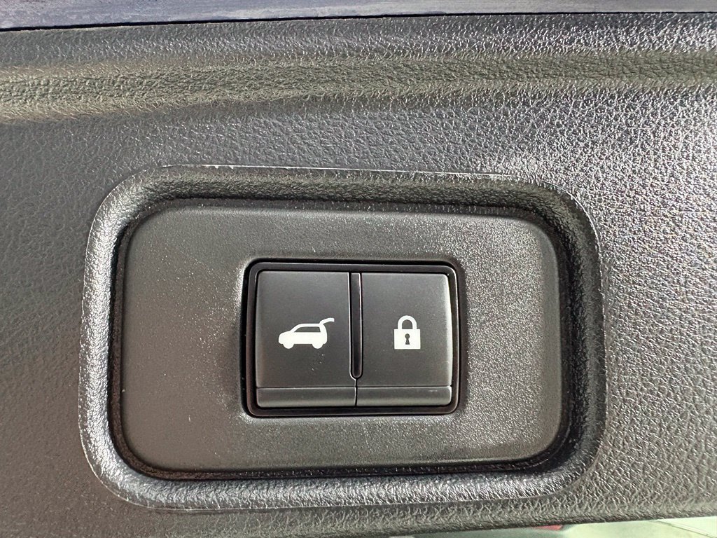 Used 2025 Nissan Pathfinder SV w/ Black Appearance Package AWD/4WD image 14