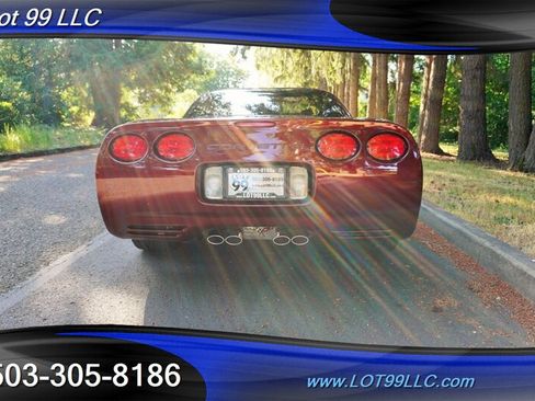 Used 2003 Chevrolet Corvette Coupe w/ Preferred Equipment Group RWD image 10
