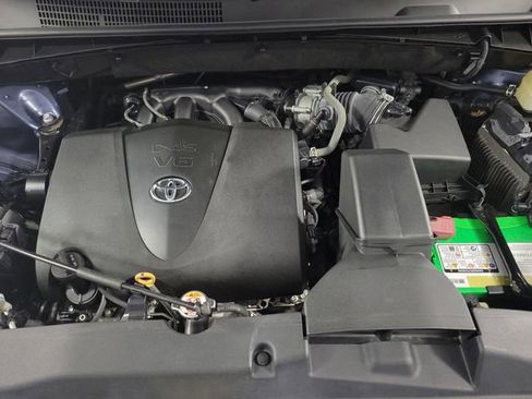 Used 2019 Toyota Highlander XLE image 13