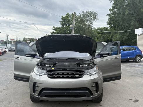 Used 2017 Land Rover Discovery First Edition AWD/4WD image 24