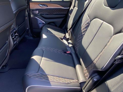 New 2025 Jeep Grand Cherokee Summit image 12