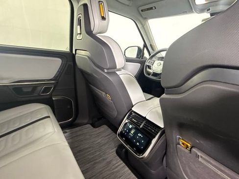 Used 2023 Rivian R1S Adventure AWD/4WD image 34