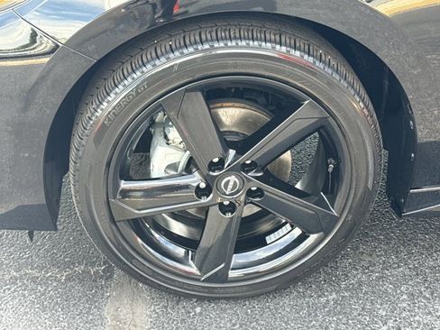 Certified 2025 Nissan Sentra SR w/ SR Premium Package FWD image 14