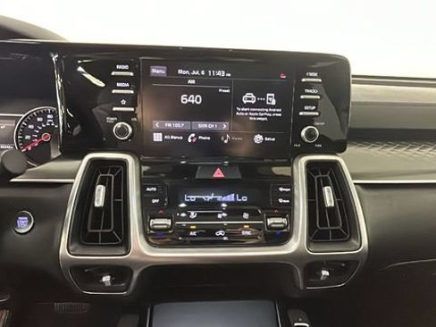 Used 2021 Kia Sorento S w/ Panoramic Sunroof Package FWD image 23