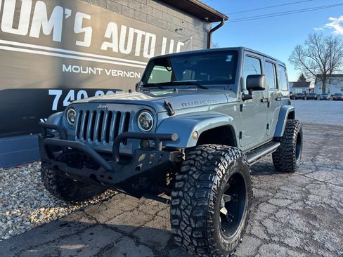 Used 2015 Jeep Wrangler Unlimited Rubicon w/ Connectivity Group AWD/4WD image 11