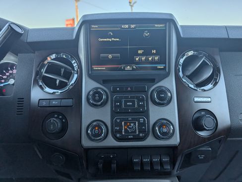 Used 2015 Ford F250 Lariat w/ Lariat Interior Package image 16