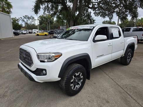 Used 2018 Toyota Tacoma TRD Off-Road image 2
