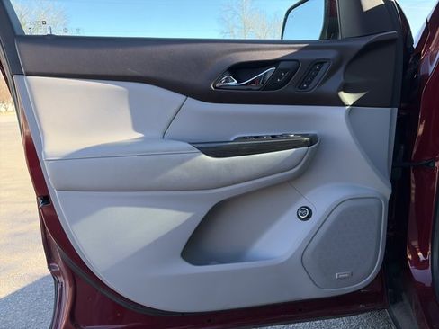 Used 2017 GMC Acadia SLT w/ LPO, Cargo Package image 19