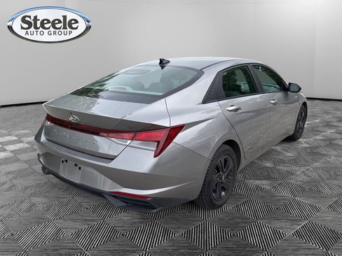 Used 2023 Hyundai Elantra SEL FWD image 5
