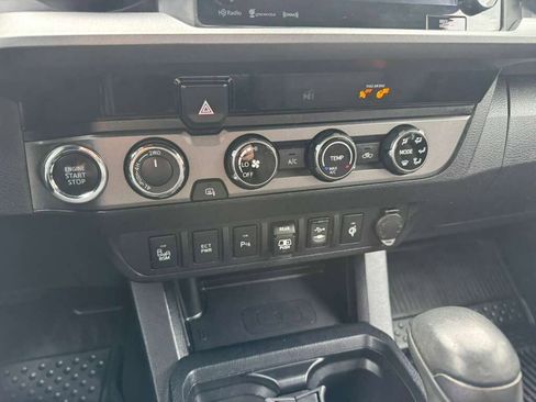 Used 2018 Toyota Tacoma TRD Off-Road image 10