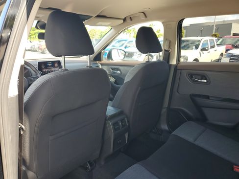Used 2022 Nissan Rogue SV FWD image 13