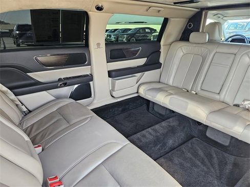 Used 2019 Lincoln Continental Select image 30