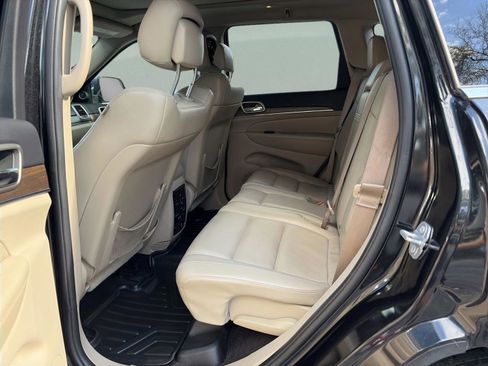 Used 2016 Jeep Grand Cherokee Limited w/ Luxury Group II image 17