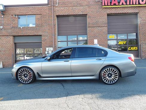 Used 2018 BMW 750i w/ Executive Package RWD image 2