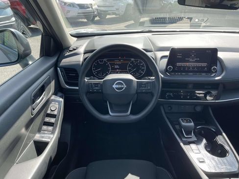 Used 2025 Nissan Rogue S FWD image 14