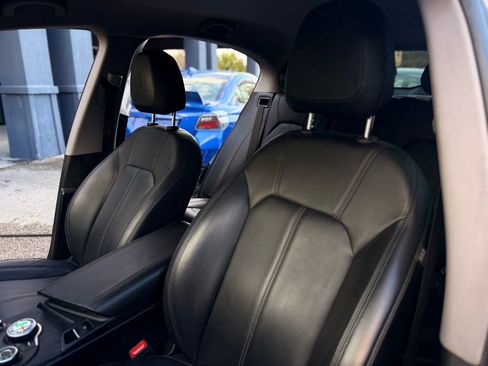 Used 2019 Alfa Romeo Stelvio image 26