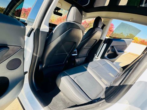 Used 2023 Tesla Model Y AWD image 29