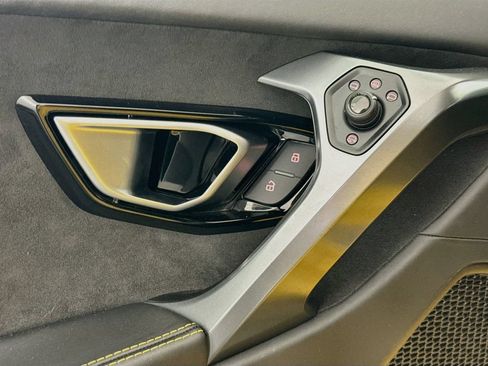 Used 2017 Lamborghini Huracan LP 580-2 RWD image 18