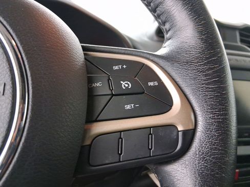 Used 2016 Jeep Renegade 75th Anniversary image 14