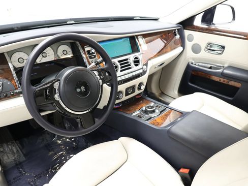 Used 2015 Rolls-Royce Ghost RWD image 2