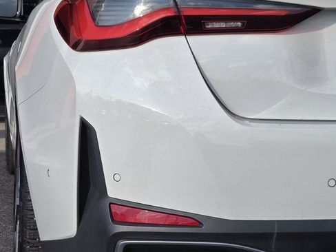 Used 2023 BMW i4 eDrive35 w/ Premium Package image 9