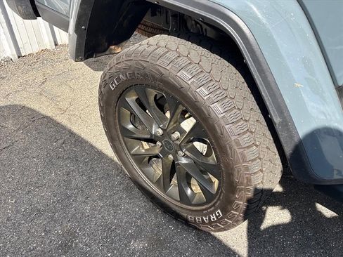 Used 2025 Jeep Gladiator Sport image 8