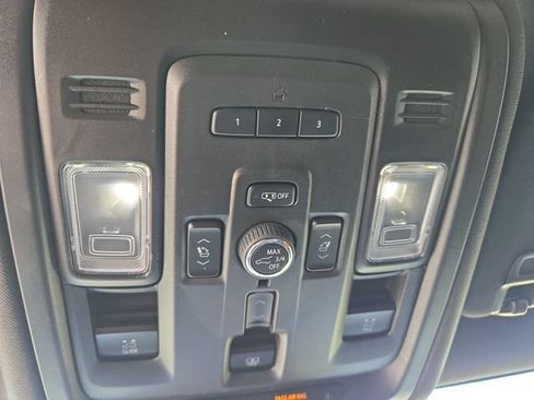 Used 2024 GMC Yukon Denali AWD/4WD image 29