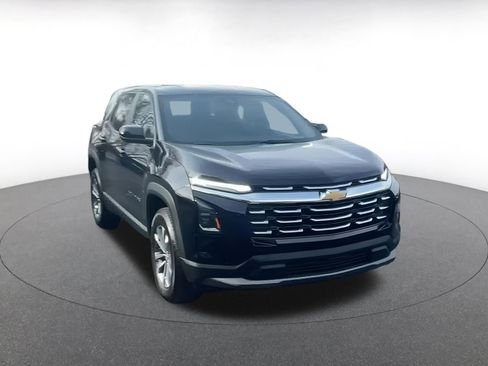 Used 2025 Chevrolet Equinox LT image 3