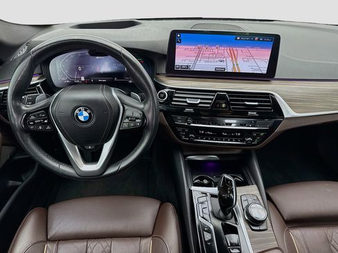 Used 2021 BMW 530e xDrive w/ Executive Package image 15