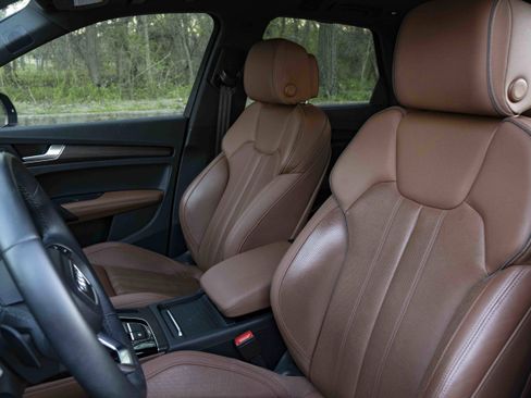 Used 2021 Audi Q5 Premium Plus w/ Premium Plus Package image 17