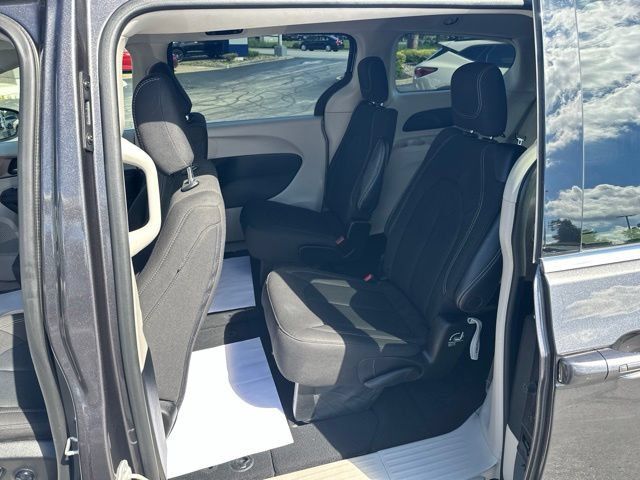 Used 2023 Chrysler Voyager LX FWD image 15