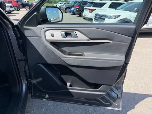 Used 2025 Ford Explorer Active AWD/4WD image 19