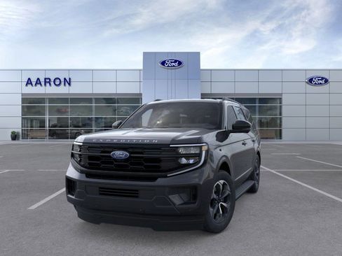 New 2026 Ford Expedition Active image 2