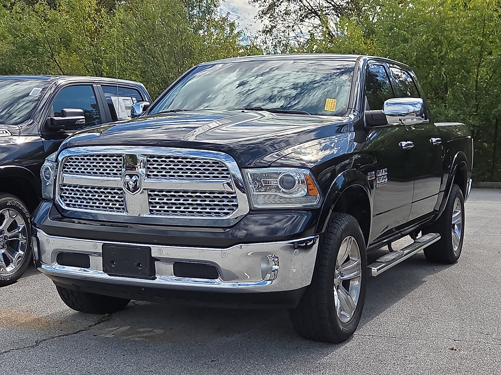 Used 2016 RAM 1500 Laramie w/ Convenience Group AWD/4WD image 2