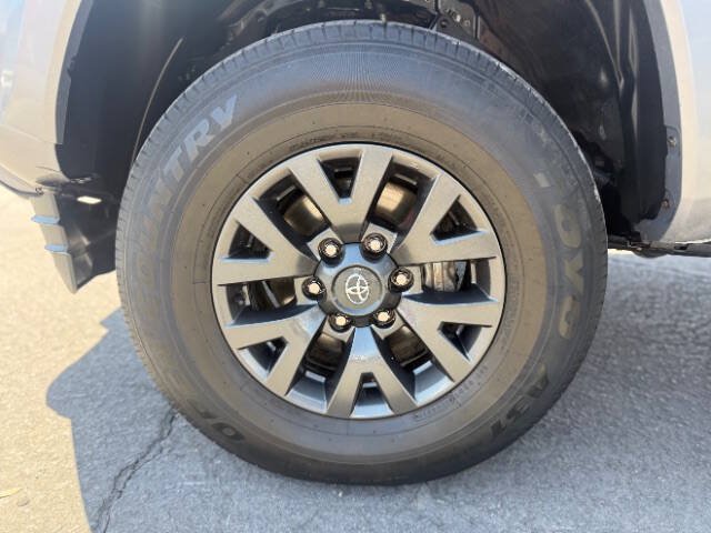 Used 2021 Toyota Tacoma SR5 RWD image 9