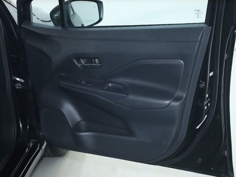 Used 2025 Nissan Versa SV FWD image 31