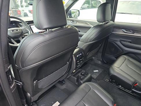 Used 2025 Jeep Grand Cherokee L Limited w/ Black Appearance Package image 14