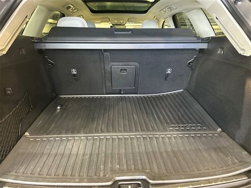 Certified 2024 Volvo XC60 T8 Plus w/ Protection Package Premier image 28