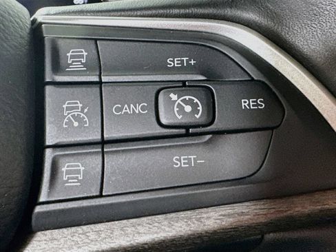 Used 2021 Jeep Grand Cherokee L Limited AWD/4WD image 25