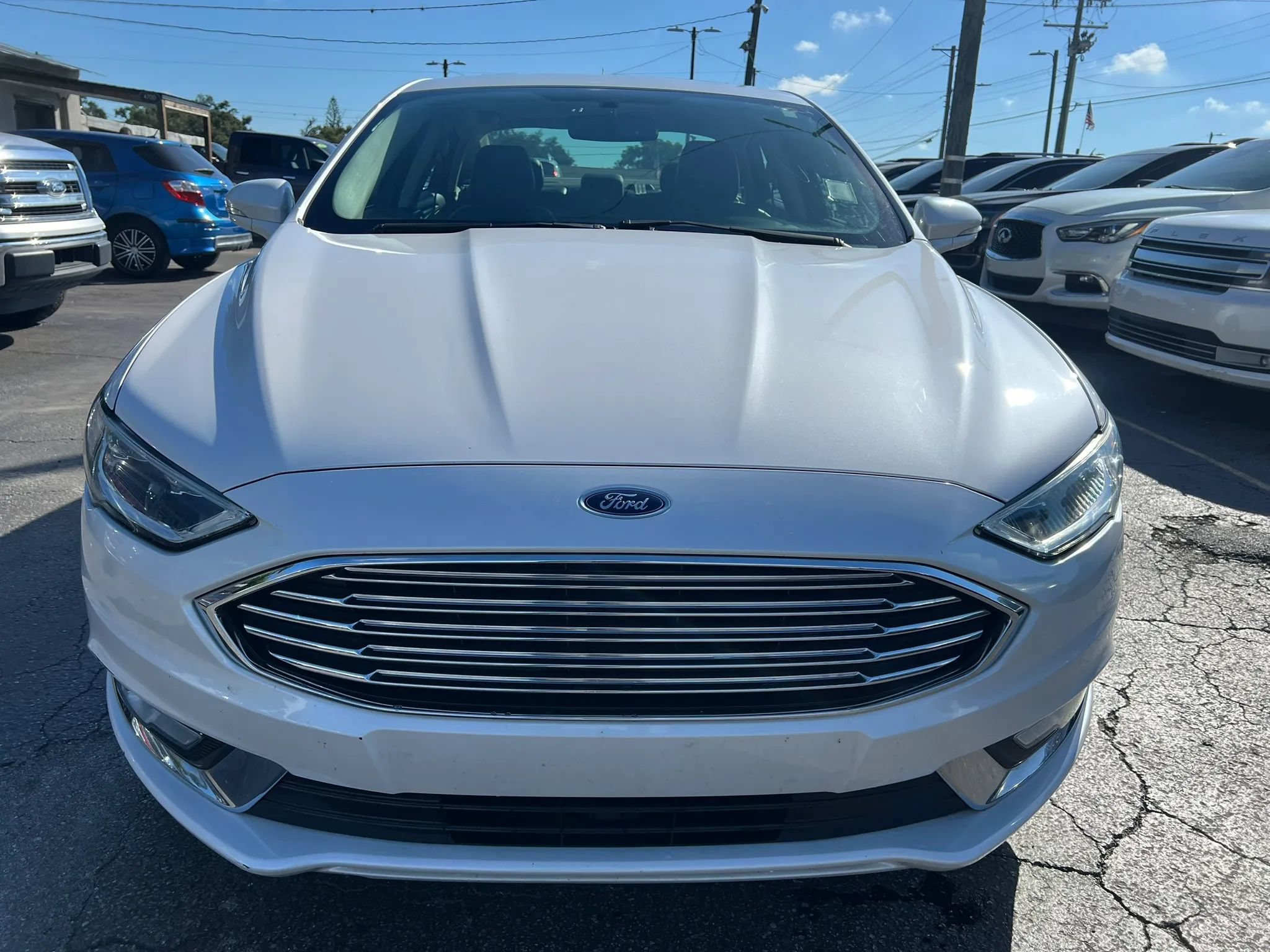 Used 2017 Ford Fusion SE w/ Fusion SE Technology Package FWD image 3