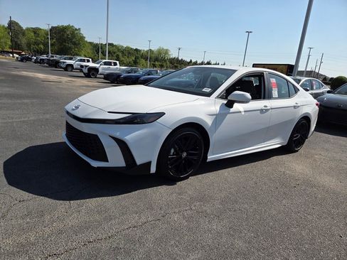 New 2026 Toyota Camry SE FWD image 3