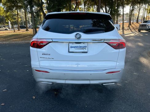 Used 2022 Buick Enclave Premium w/ Experience Buick Package image 8