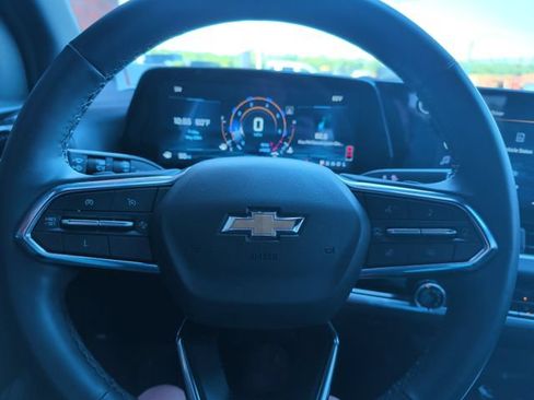 Used 2025 Chevrolet Equinox LT w/ Safety and Technology Package FWD image 11