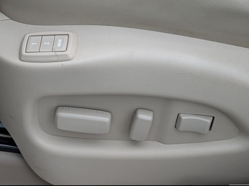 Used 2016 Cadillac SRX Luxury w/ Driver Awareness Package AWD/4WD image 18