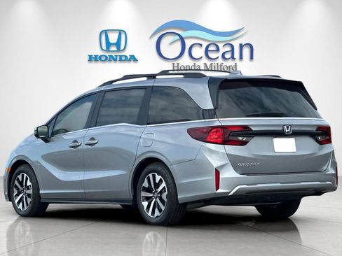 New 2026 Honda Odyssey EX-L image 3
