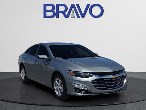 Used 2024 Chevrolet Malibu LT FWD image 2